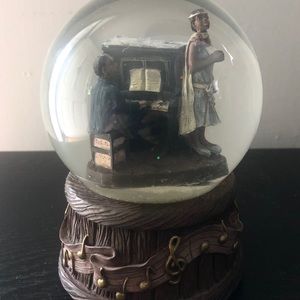 WESTLAND Vintage Musical Entertainer Snow Globe